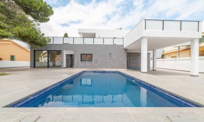 Reventa - Villa - Alicante - Campoamor