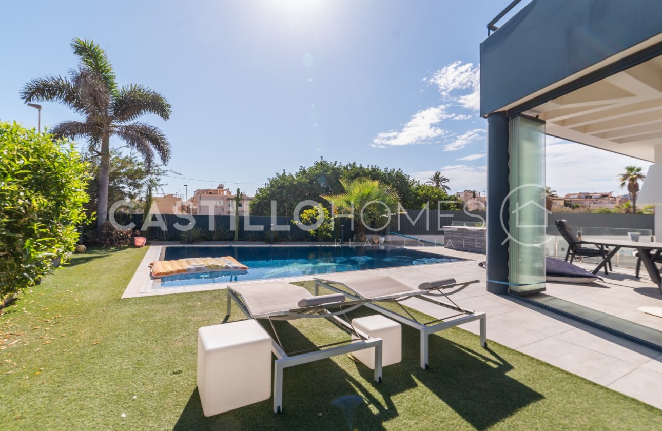 Revente - Villa - Torrevieja - Urb. Rosaleda