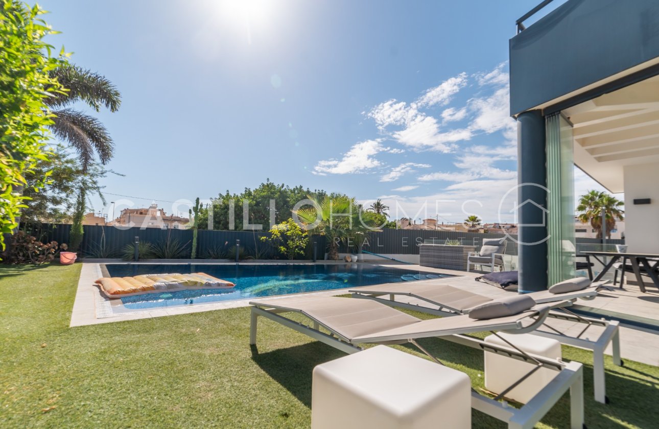 Revente - Villa - Torrevieja - Urb. Rosaleda