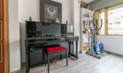 Resale - Apartment / flat - Torrevieja - El Acequión - Los Náufragos
