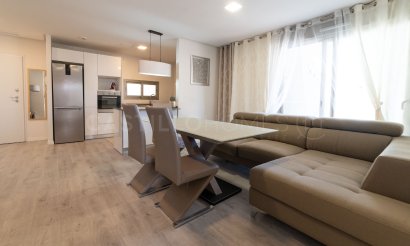 Resale - Apartment / flat - Orihuela Costa - Villamartín