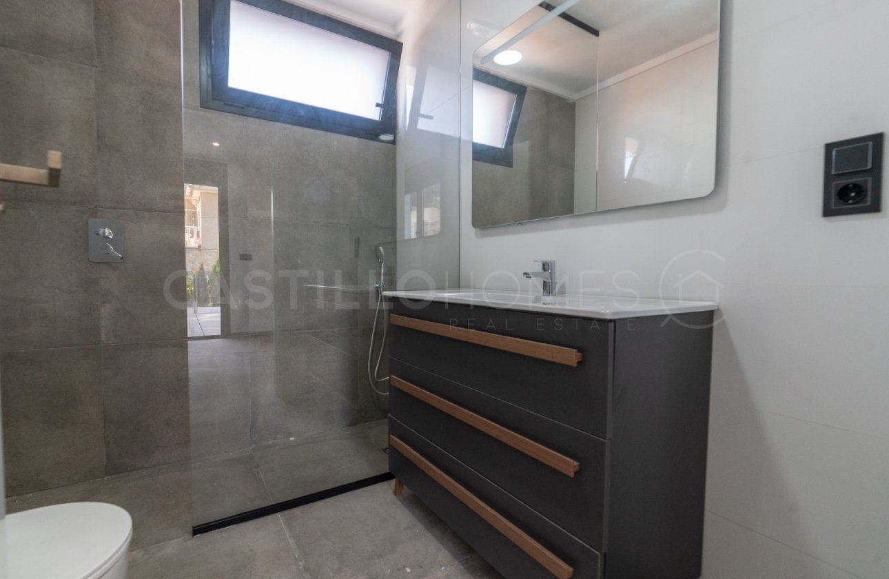 Reventa - Villa - Torrevieja - Los Balcones