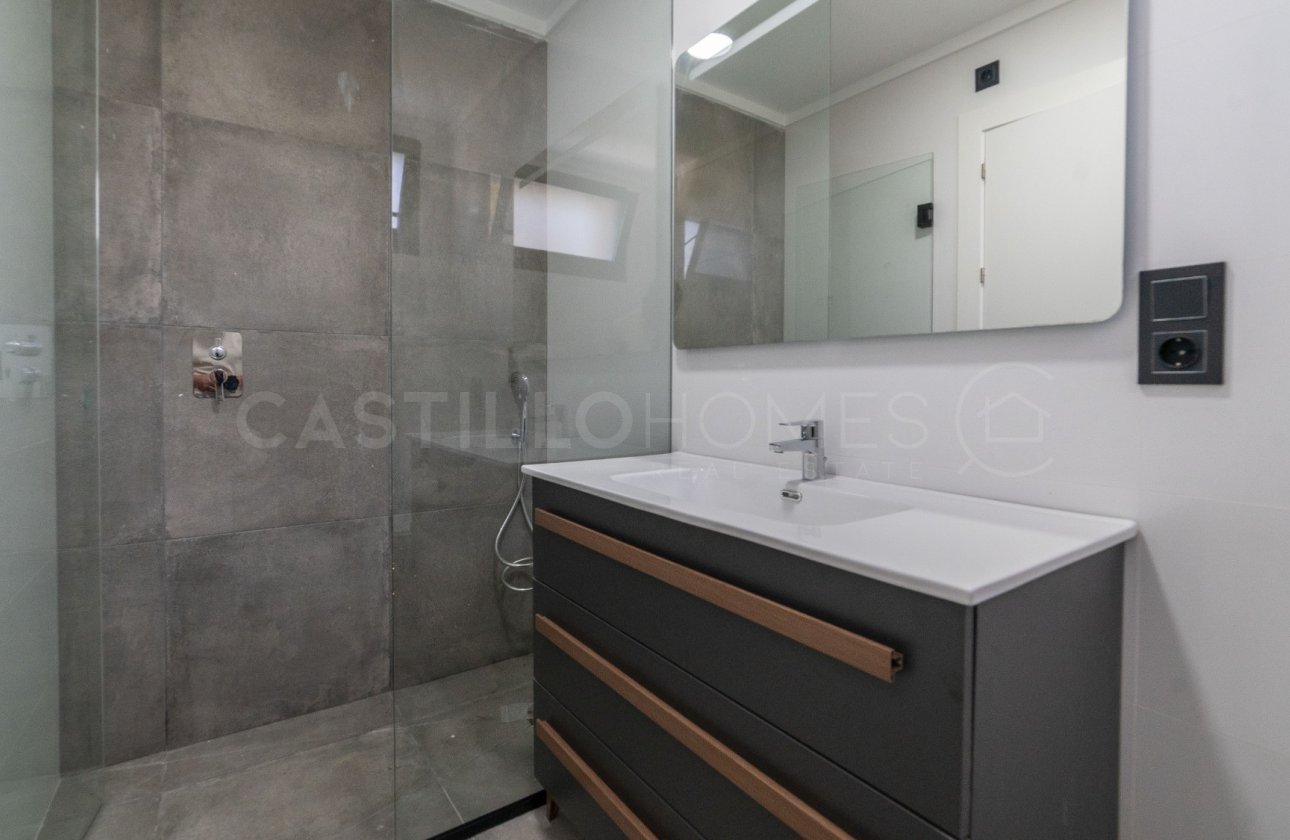 Reventa - Villa - Torrevieja - Los Balcones