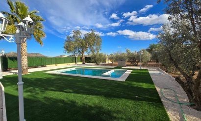 Resale - Villa - Hondón de las Nieves