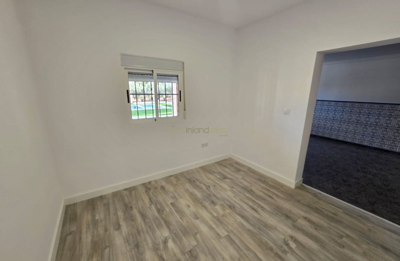 Resale - Villa - Hondón de las Nieves