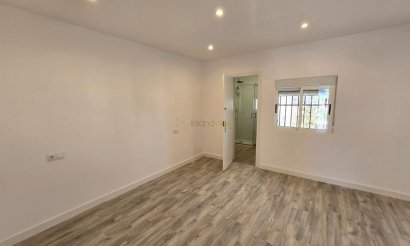 Resale - Villa - Hondón de las Nieves