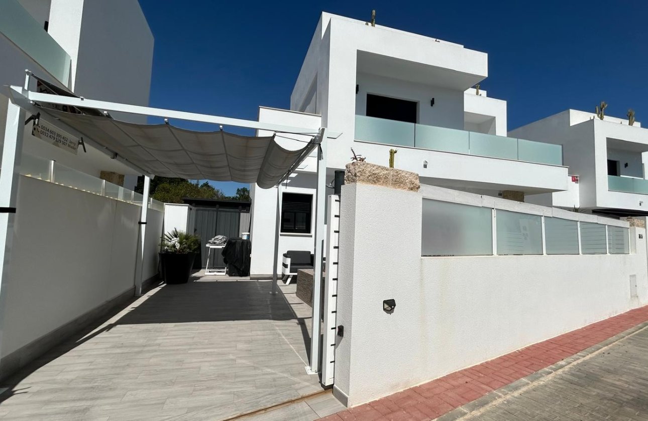 Reventa - Villa - Los Montesinos - La Herrada