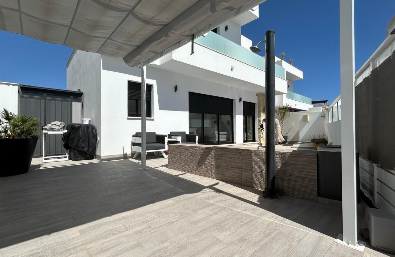 Reventa - Villa - Los Montesinos - La Herrada