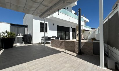 Reventa - Villa - Los Montesinos - La Herrada