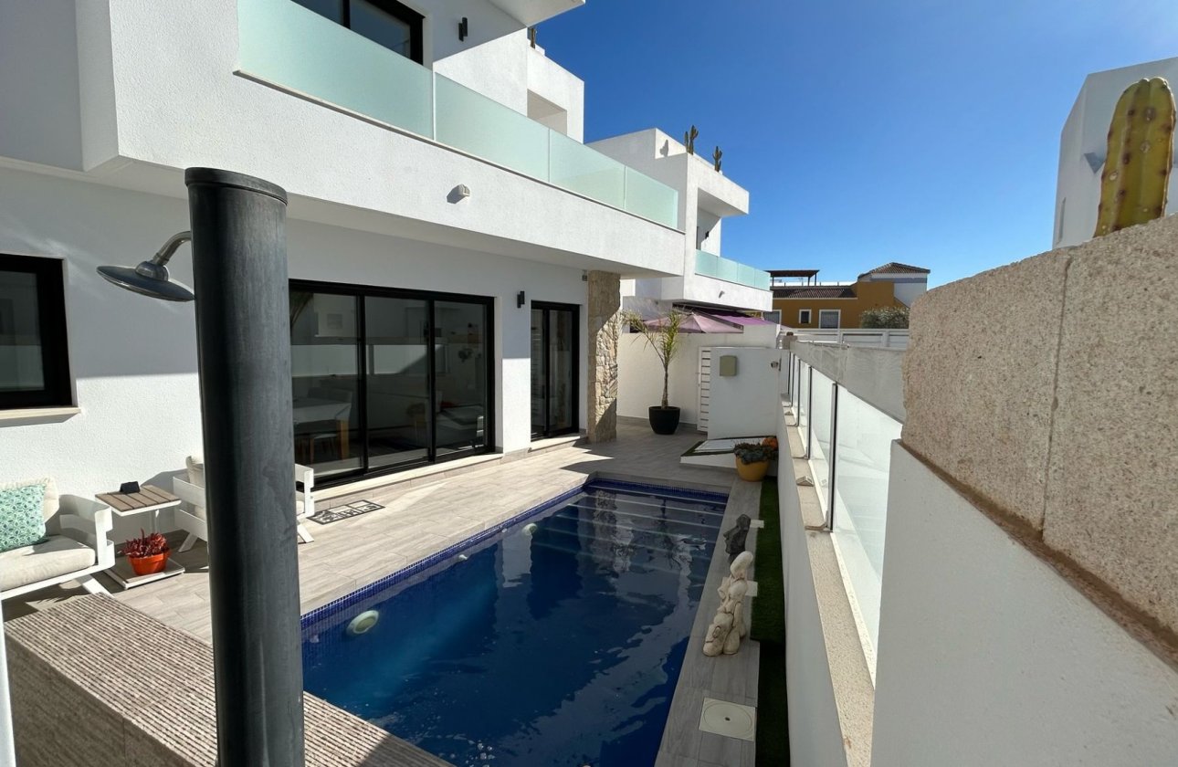 Reventa - Villa - Los Montesinos - La Herrada