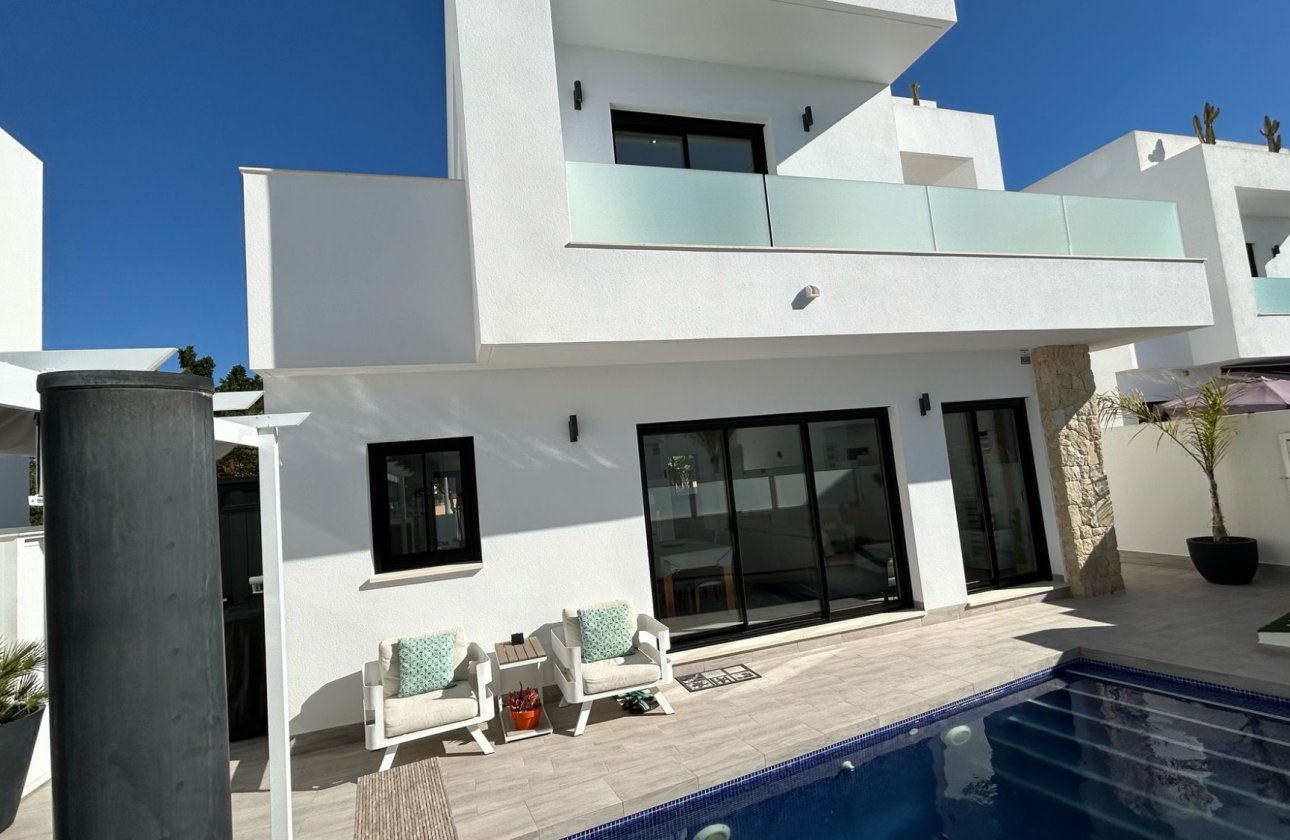 Reventa - Villa - Los Montesinos - La Herrada