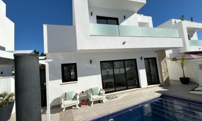 Reventa - Villa - Los Montesinos - La Herrada