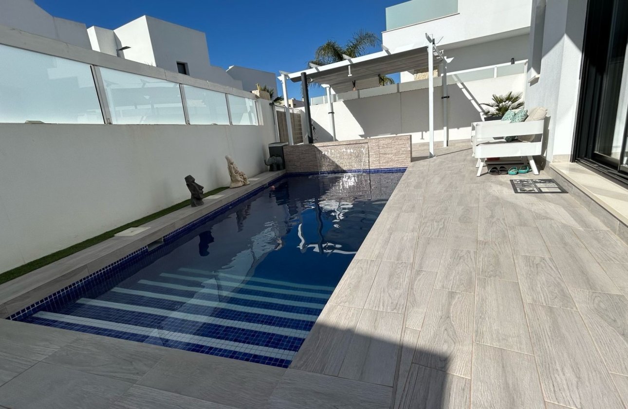 Reventa - Villa - Los Montesinos - La Herrada