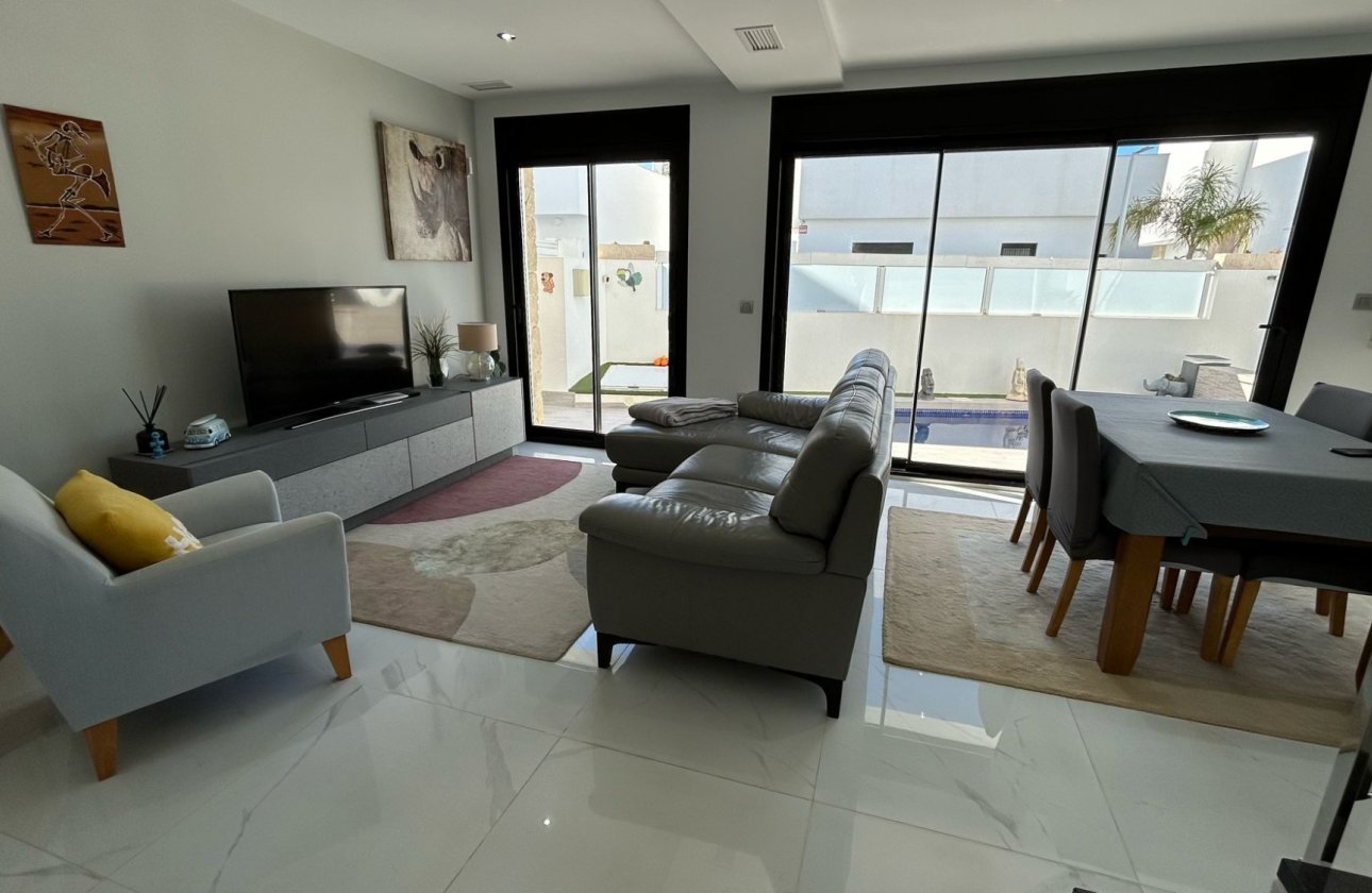 Reventa - Villa - Los Montesinos - La Herrada