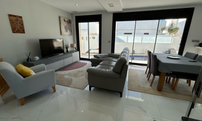 Reventa - Villa - Los Montesinos - La Herrada