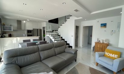 Reventa - Villa - Los Montesinos - La Herrada