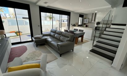 Reventa - Villa - Los Montesinos - La Herrada