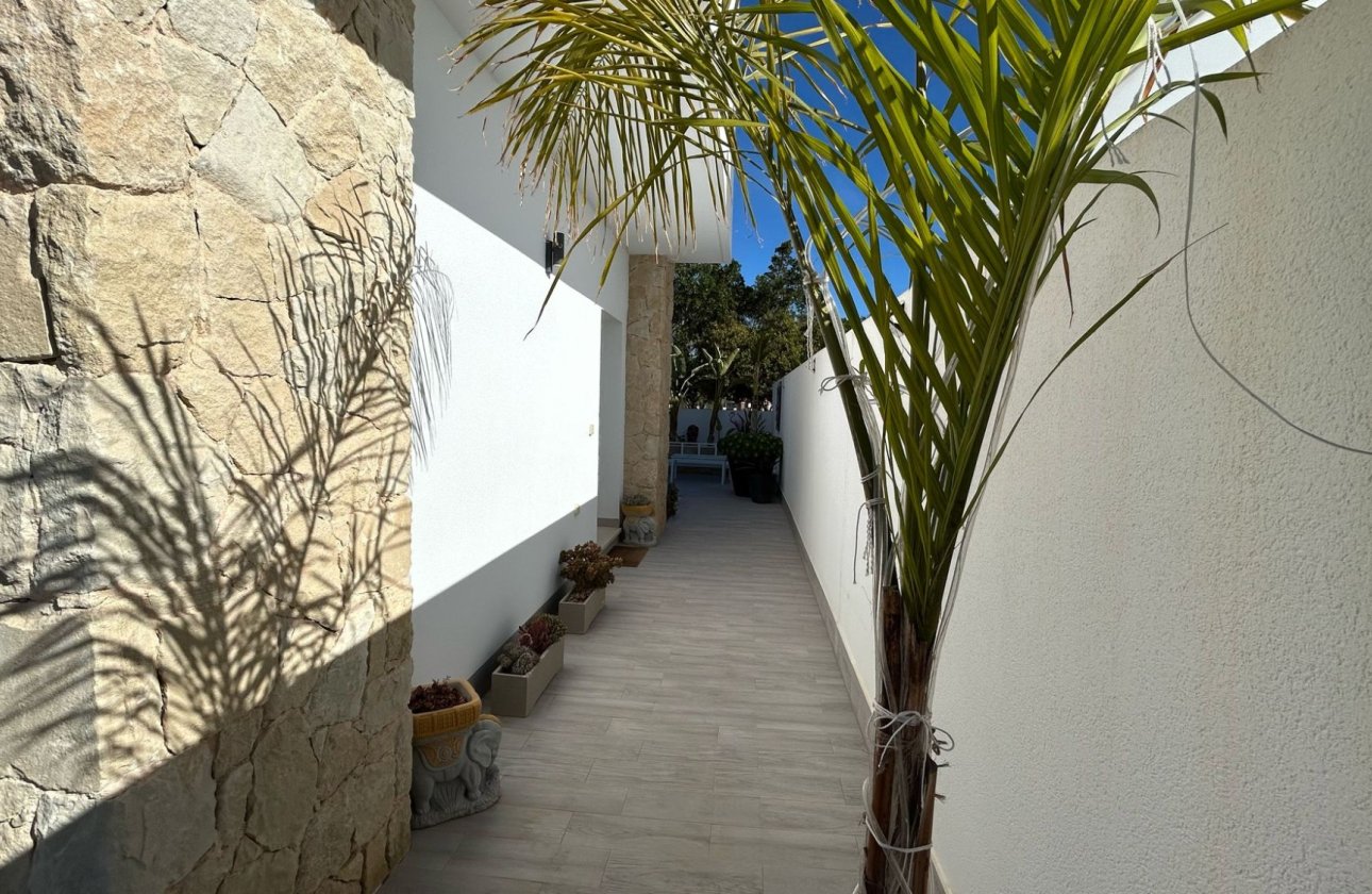 Reventa - Villa - Los Montesinos - La Herrada