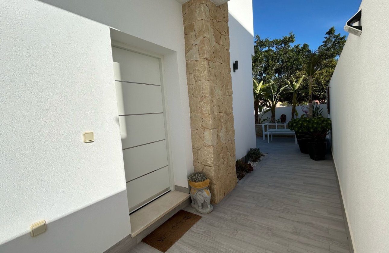 Reventa - Villa - Los Montesinos - La Herrada