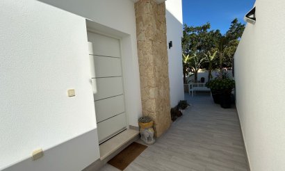Reventa - Villa - Los Montesinos - La Herrada