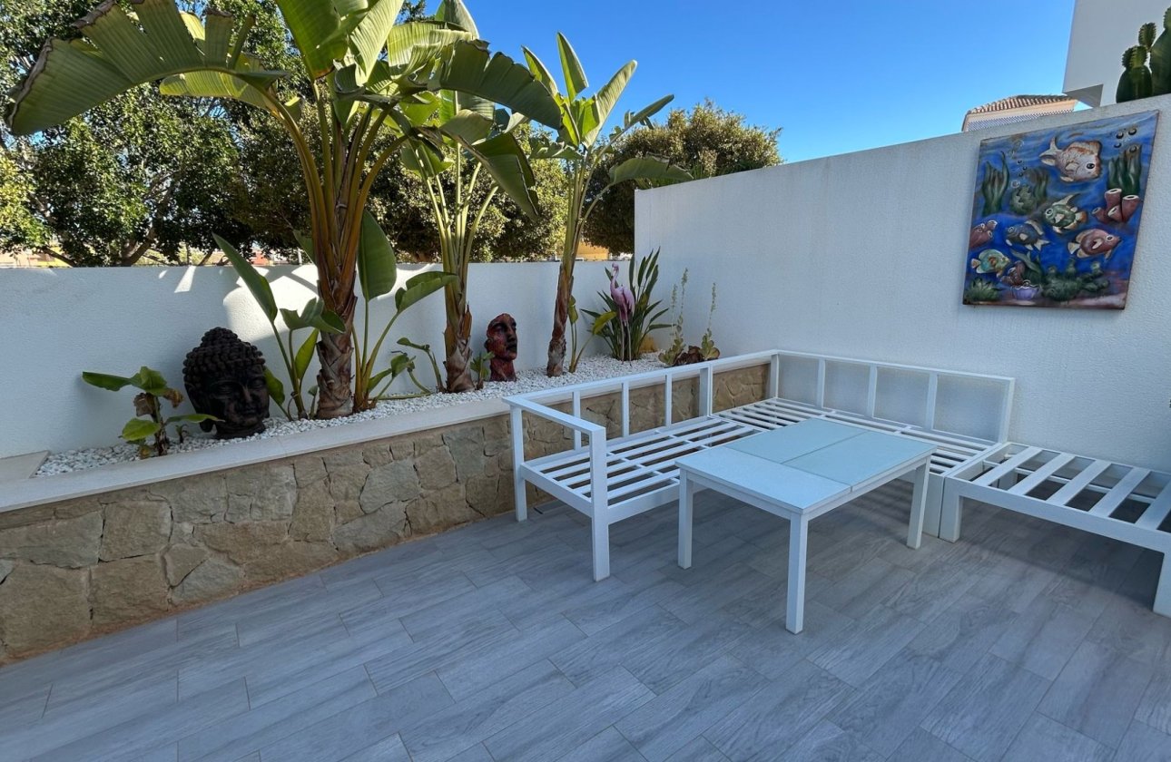 Reventa - Villa - Los Montesinos - La Herrada