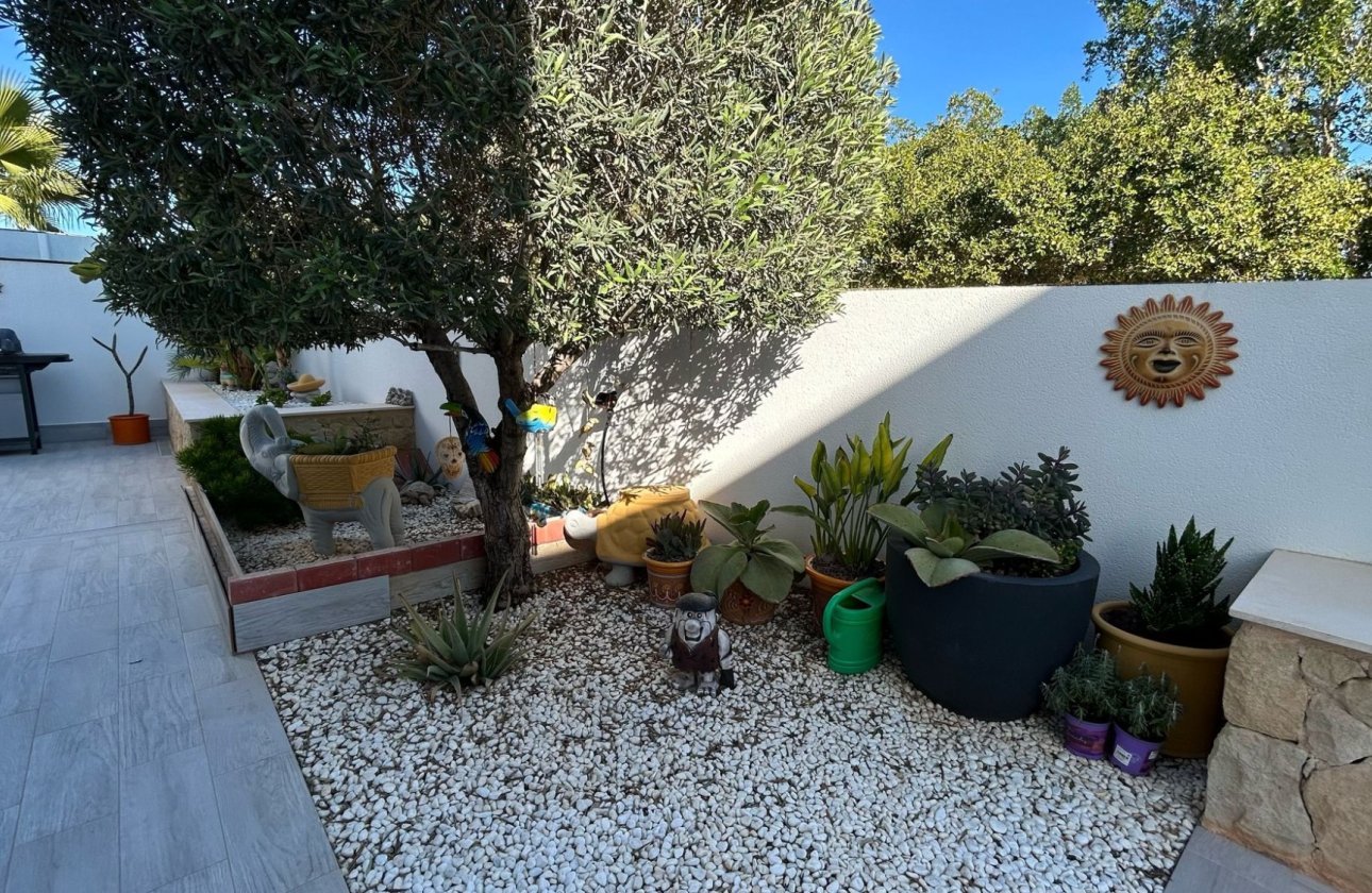 Reventa - Villa - Los Montesinos - La Herrada