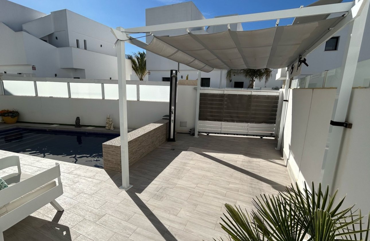 Reventa - Villa - Los Montesinos - La Herrada