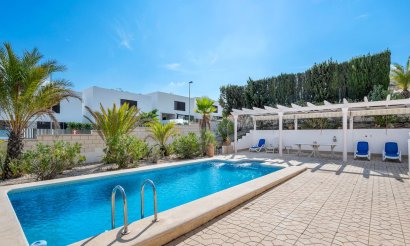 Revente - Villa - Ciudad Quesada - Pueblo Lucero
