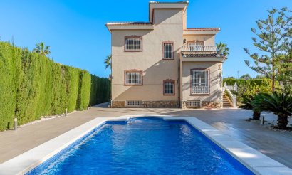 Reventa - Villa - Ciudad Quesada - Doña Pepa