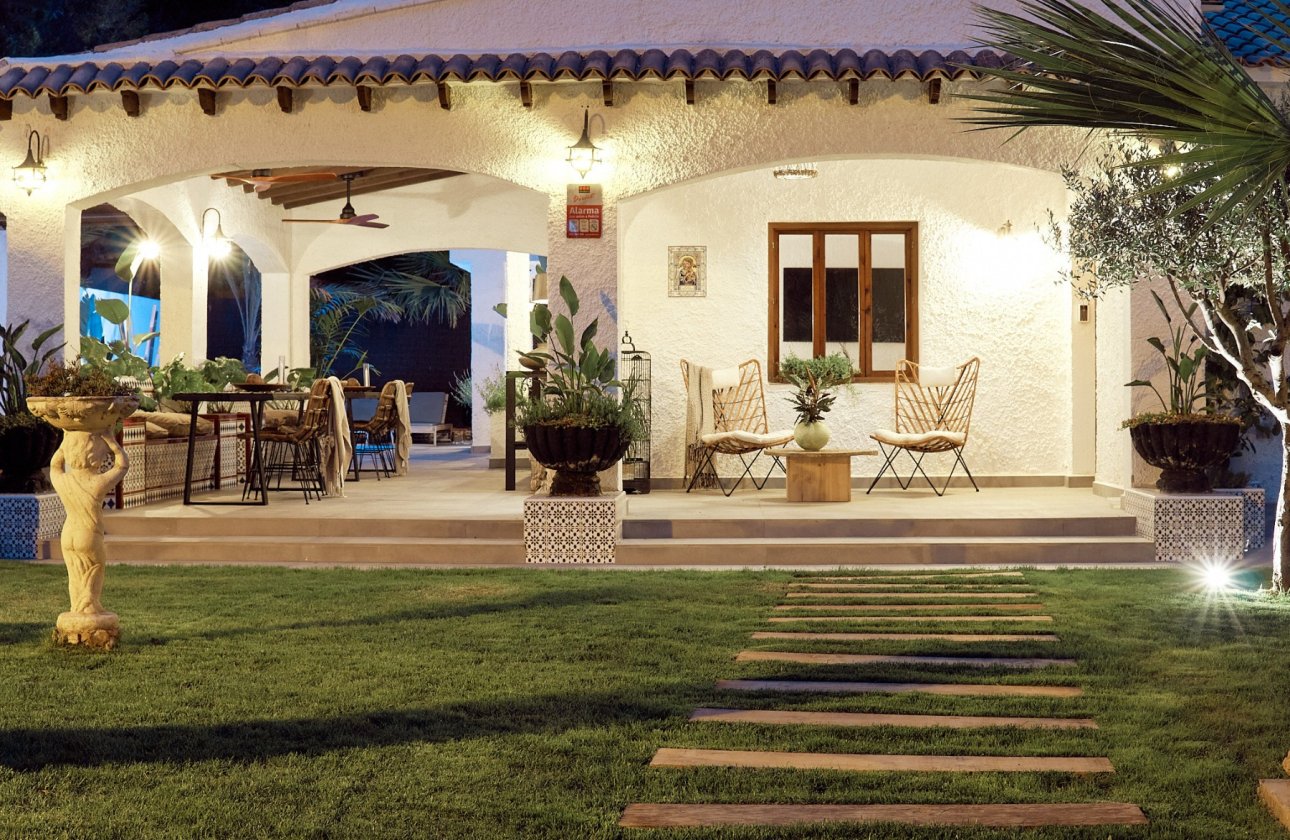 Revente - Villa / Semi detached - Orihuela Costa - Punta Prima