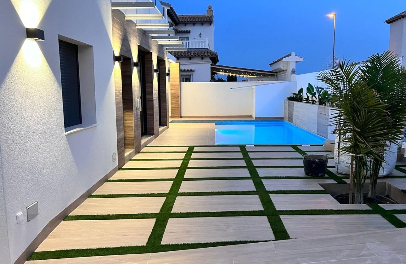 Revente - Villa / Semi detached - Orihuela Costa - Villamartín-Las Filipinas