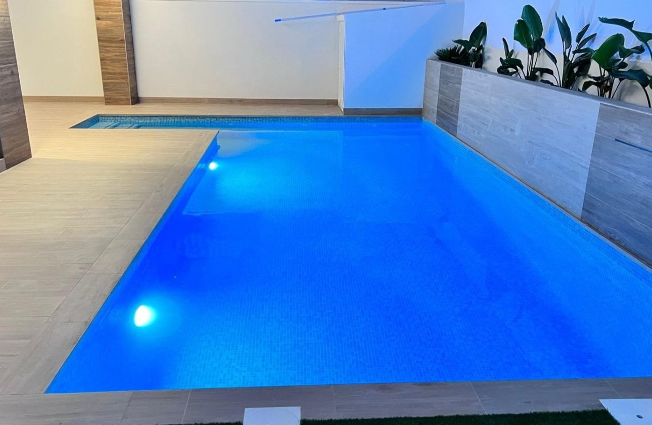 Revente - Villa / Semi detached - Orihuela Costa - Villamartín-Las Filipinas
