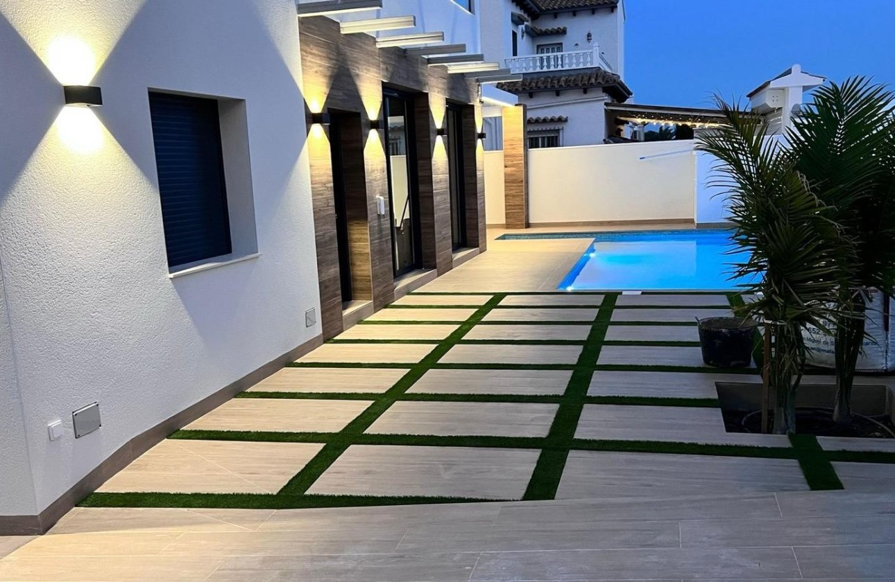 Revente - Villa / Semi detached - Orihuela Costa - Villamartín-Las Filipinas