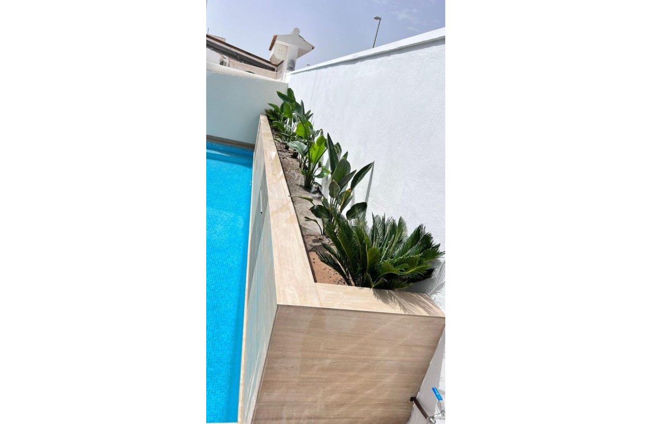 Revente - Villa / Semi detached - Orihuela Costa - Villamartín-Las Filipinas