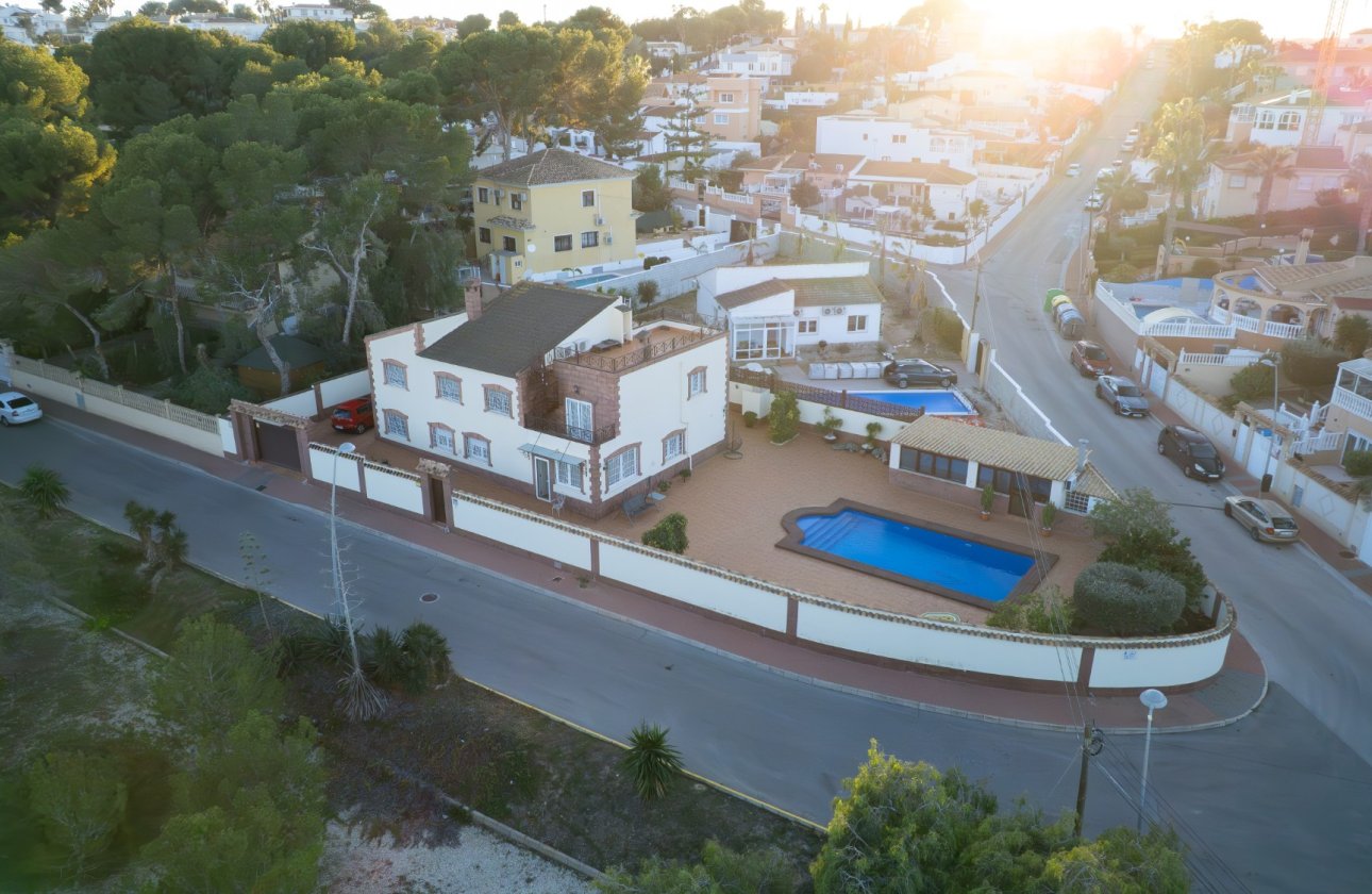 Revente - Villa / Semi detached - Torrevieja - Los Balcones