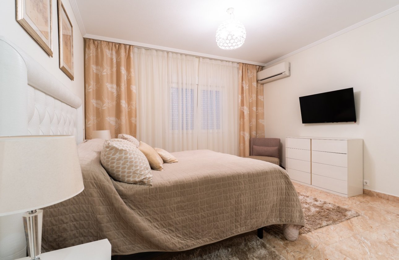 Revente - Villa / Semi detached - Torrevieja - Los Balcones