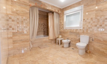 Revente - Villa / Semi detached - Torrevieja - Los Balcones