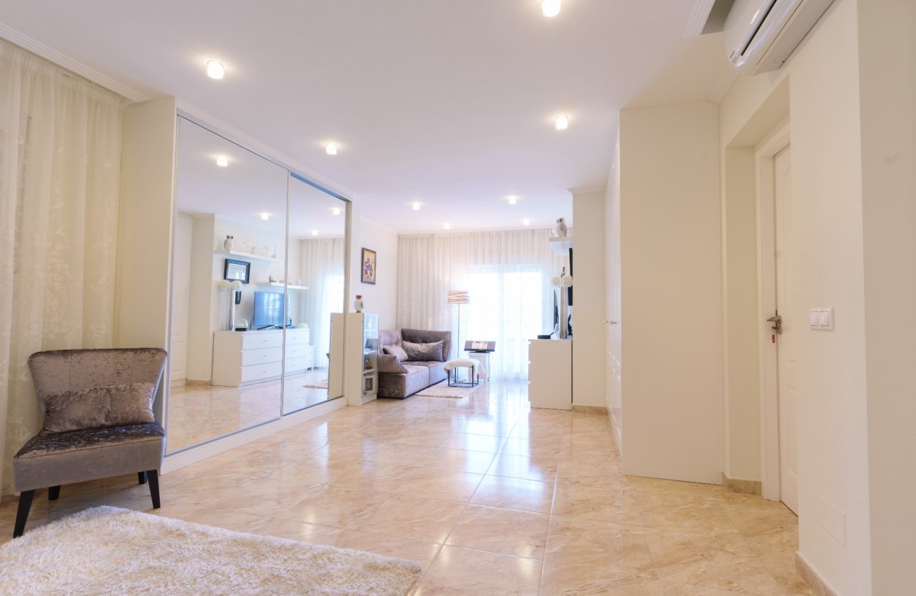 Revente - Villa / Semi detached - Torrevieja - Los Balcones