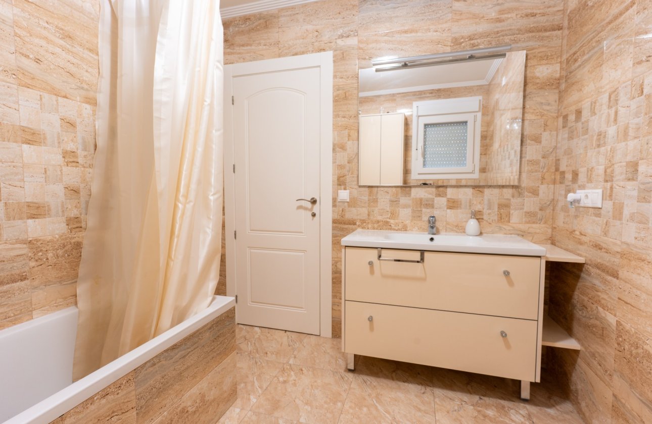 Revente - Villa / Semi detached - Torrevieja - Los Balcones