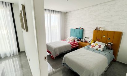 Revente - Villa / Semi detached - Torrevieja - Los Altos