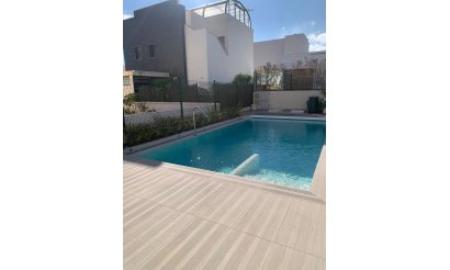 Resale - Villa / Semi detached - Alicante - Campoamor