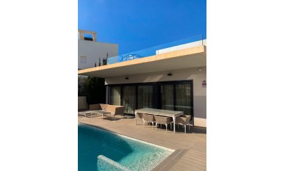 Resale - Villa / Semi detached - Alicante - Campoamor