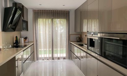 Resale - Villa / Semi detached - Alicante - Campoamor