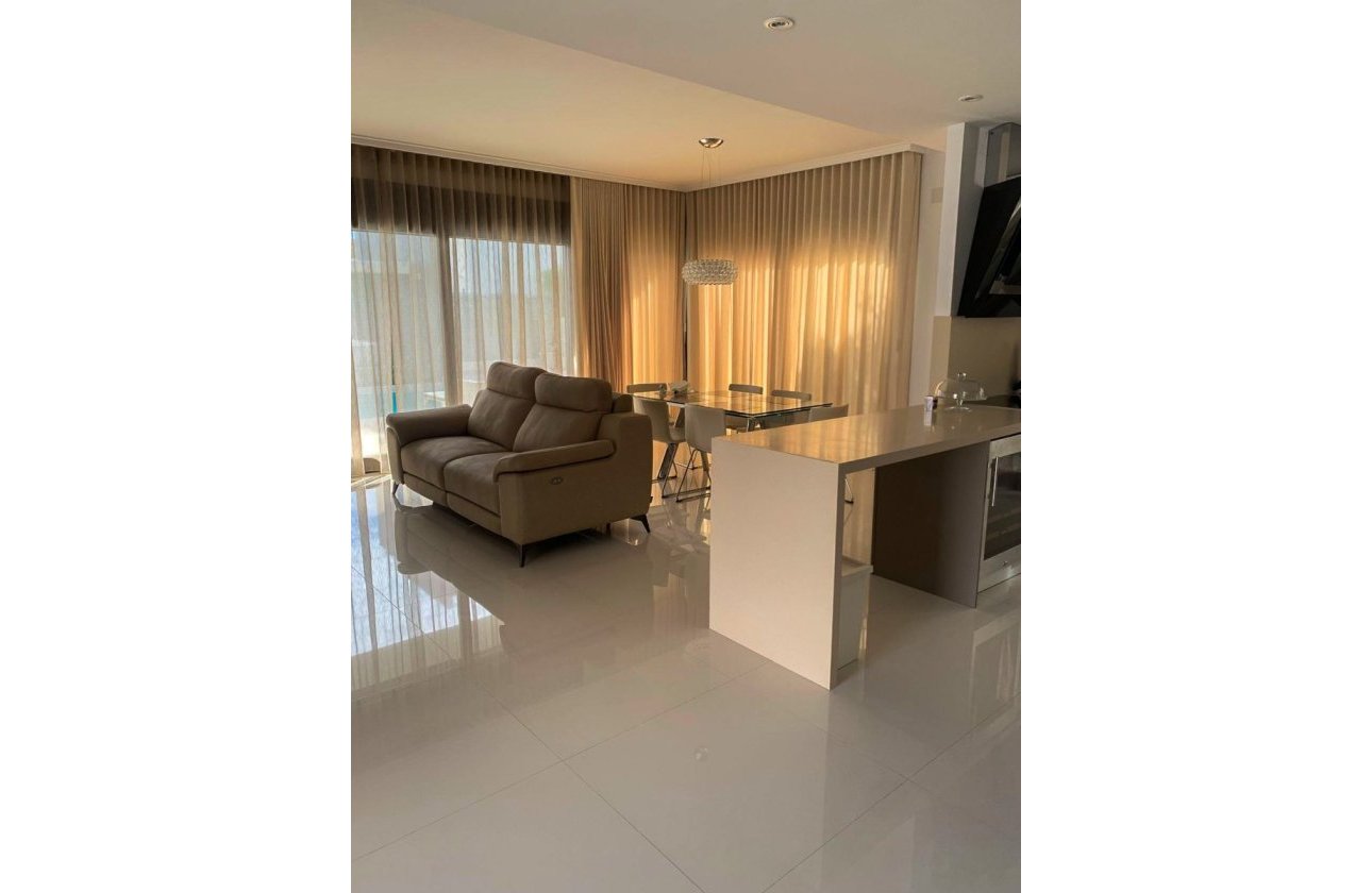 Resale - Villa / Semi detached - Alicante - Campoamor