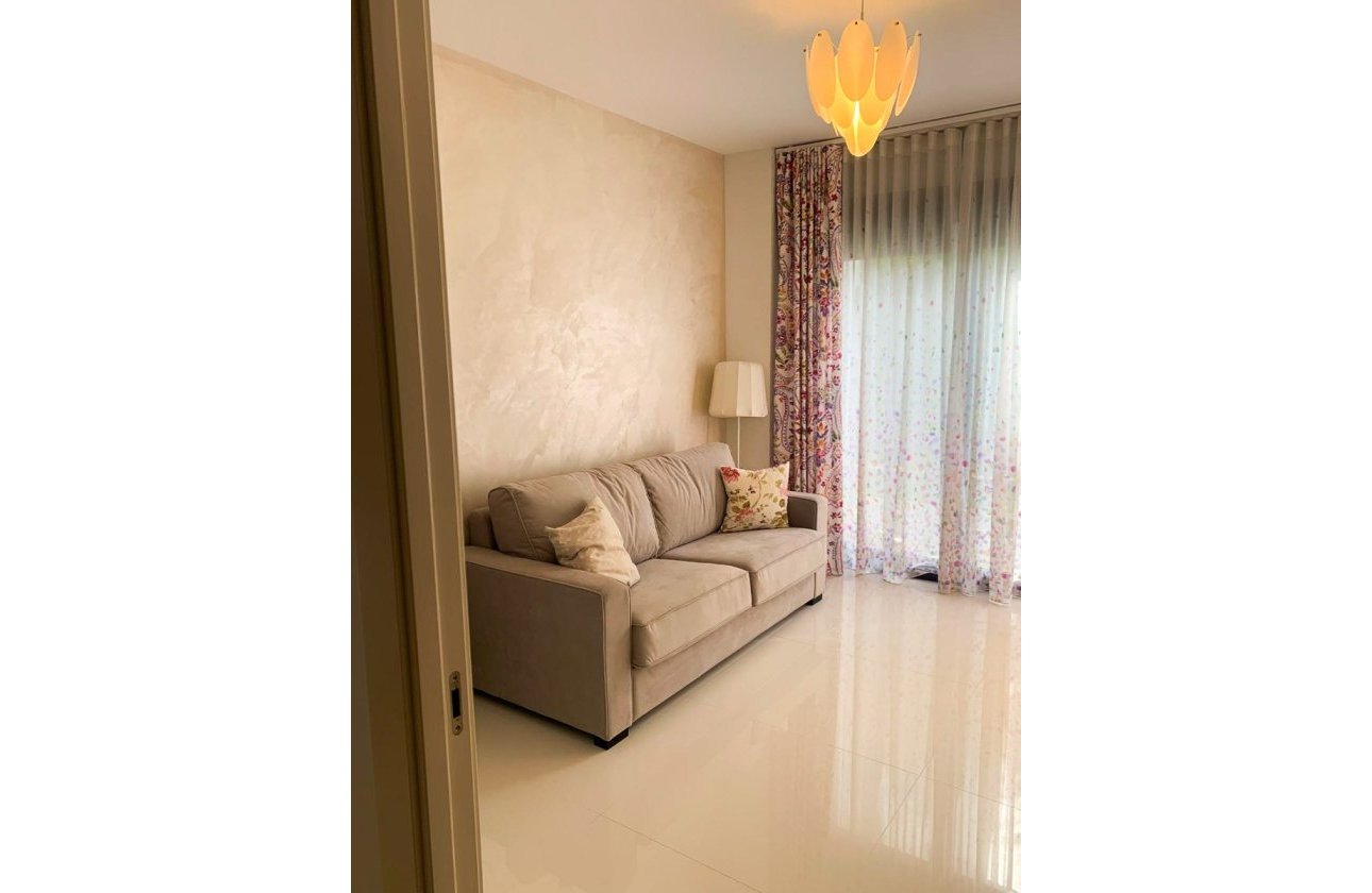Resale - Villa / Semi detached - Alicante - Campoamor