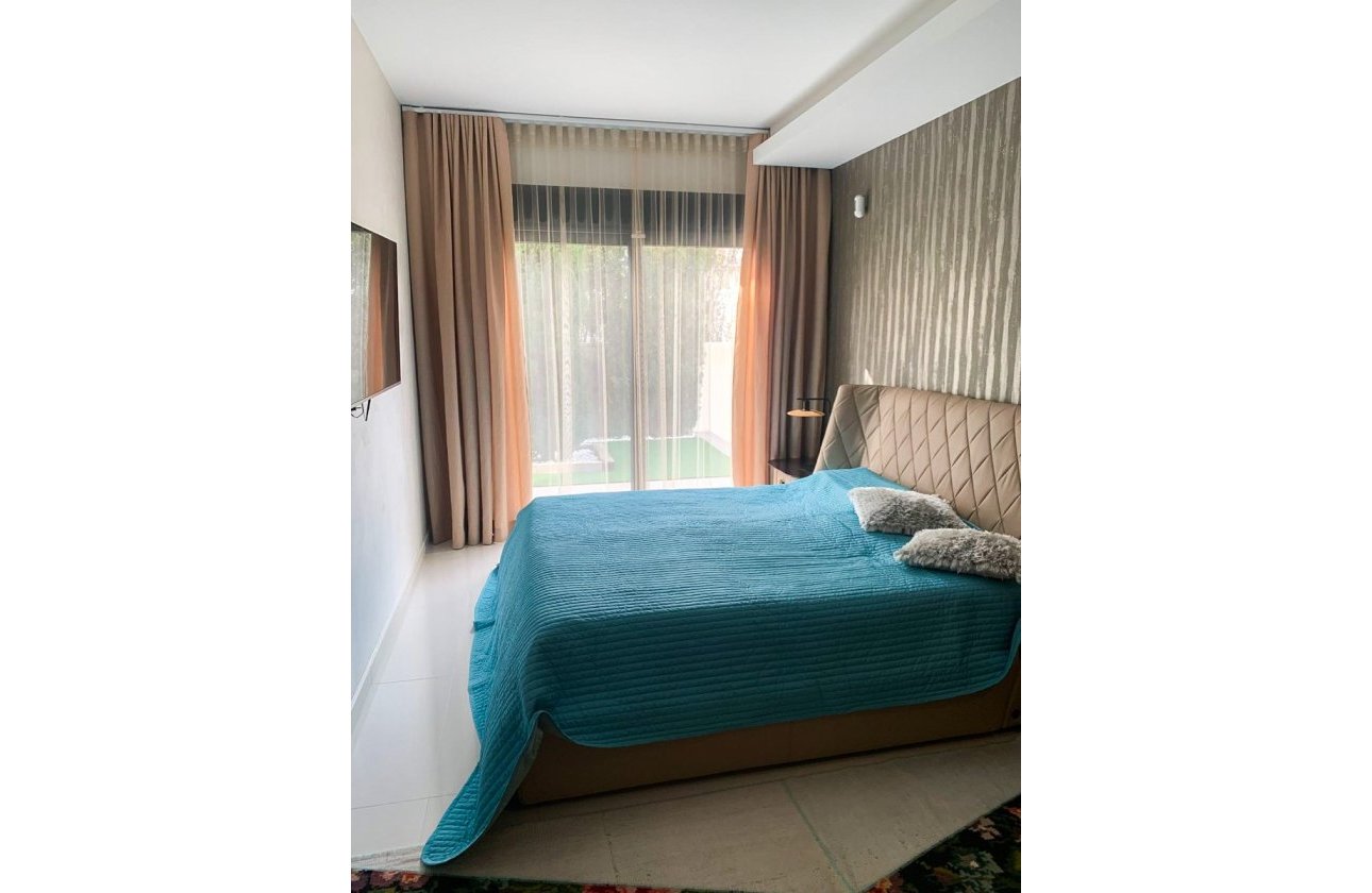 Resale - Villa / Semi detached - Alicante - Campoamor