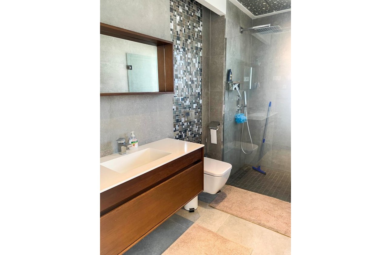Resale - Villa / Semi detached - Alicante - Campoamor
