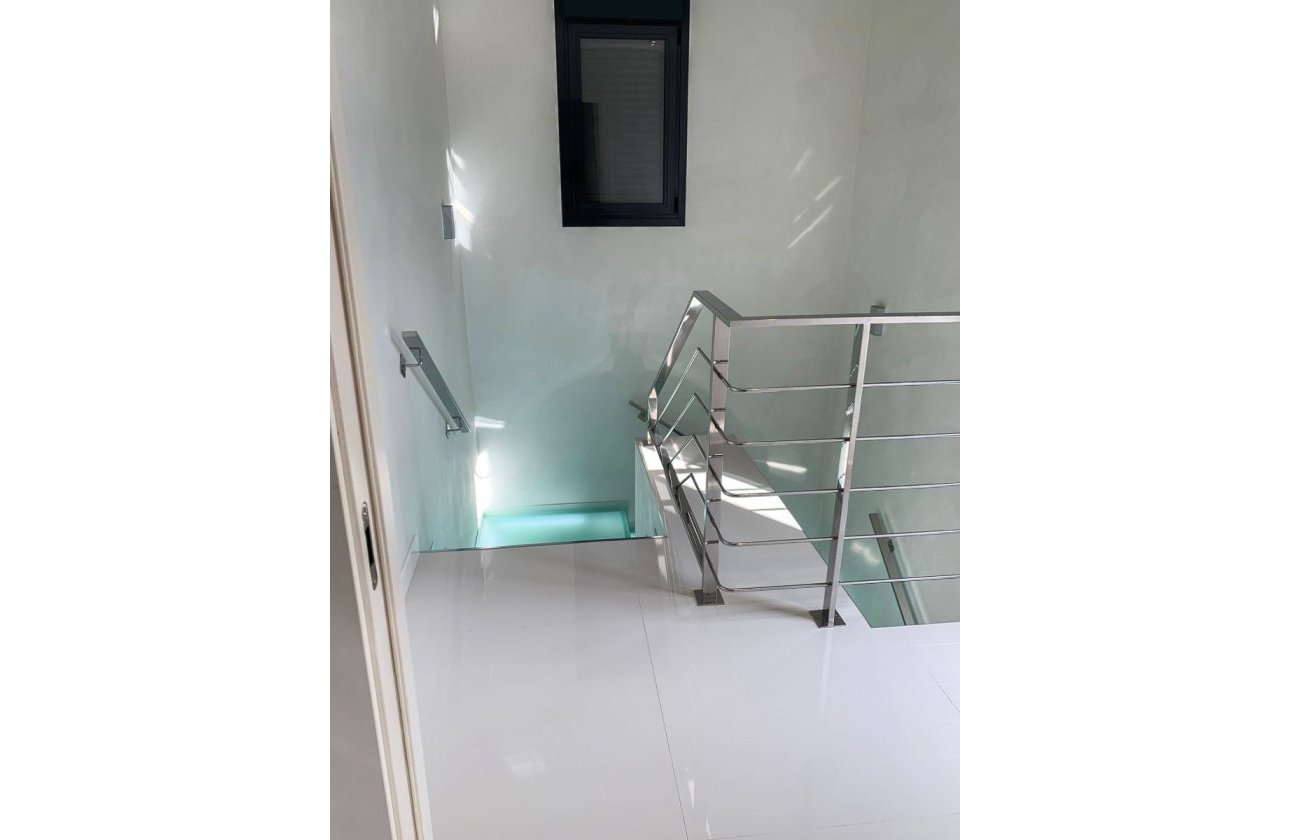 Resale - Villa / Semi detached - Alicante - Campoamor