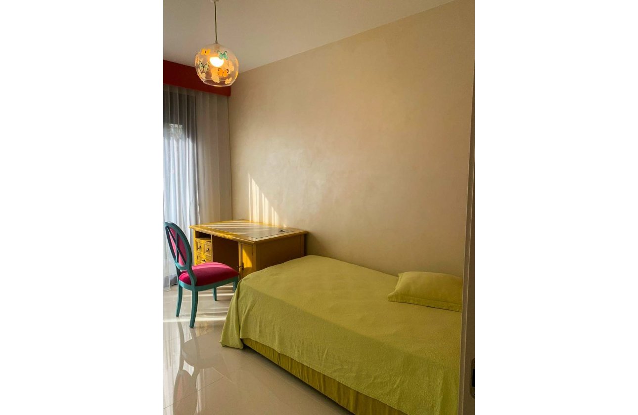 Resale - Villa / Semi detached - Alicante - Campoamor
