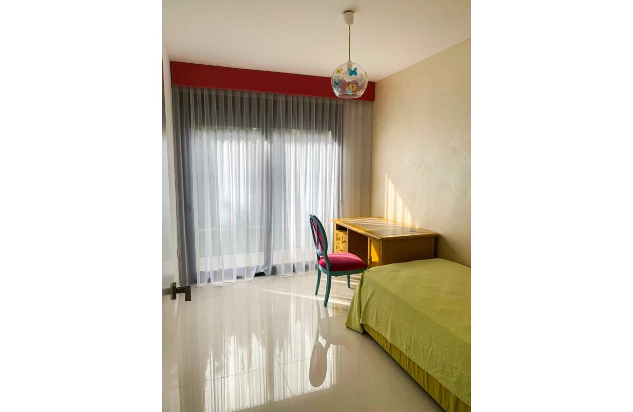 Resale - Villa / Semi detached - Alicante - Campoamor